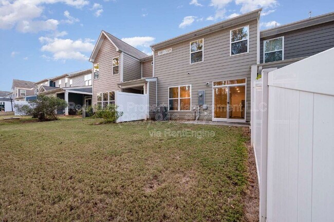 Building Photo - 8046 Saluda Dr