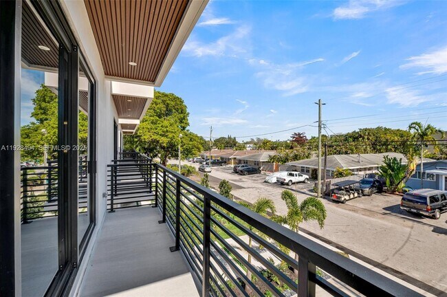 Building Photo - 920 NE 17th Ave