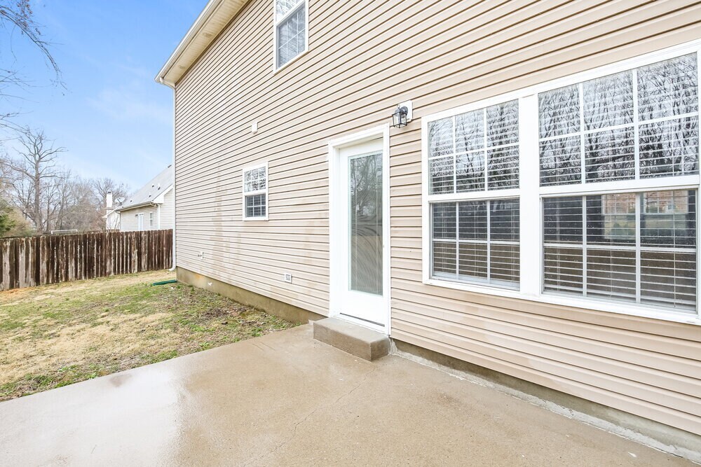 Building Photo - 141 Lyndhurst Dr
