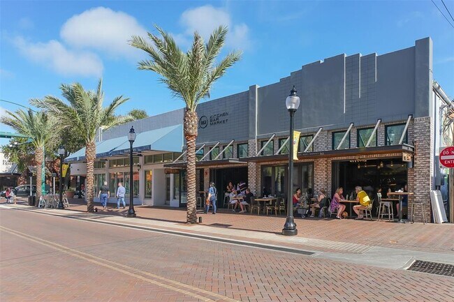 Building Photo - 1127 S Osprey Ave
