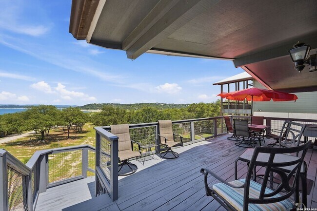 Building Photo - 2681 Lakeview Dr