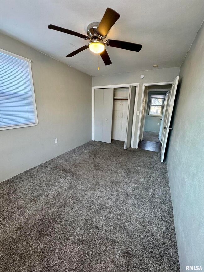 Building Photo - 902 39th St Ct