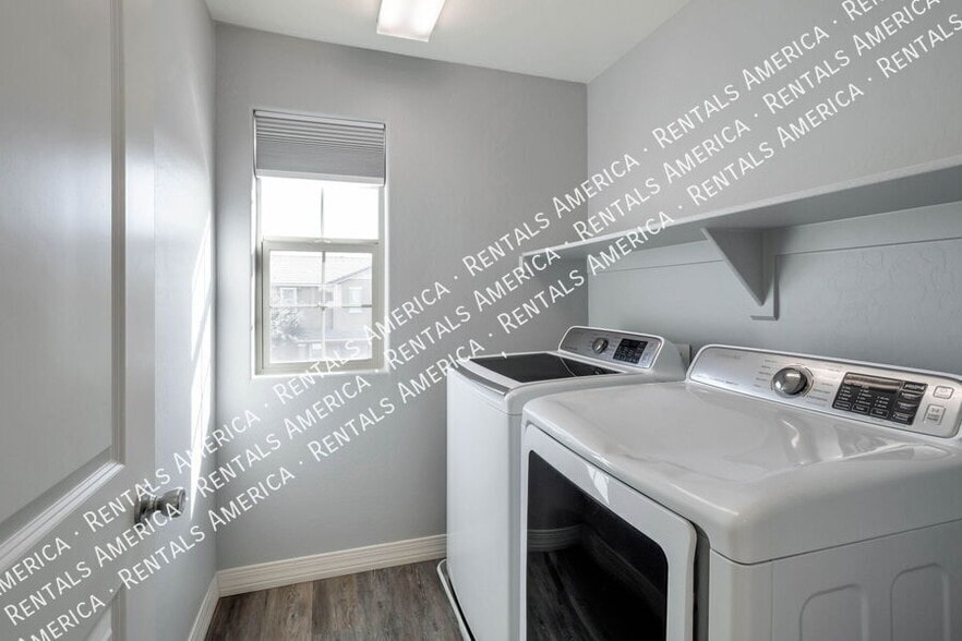 Building Photo - 1540 N Balboa