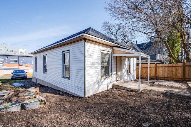 Building Photo - Charming Cottage Retreat - Near WSU & SEL