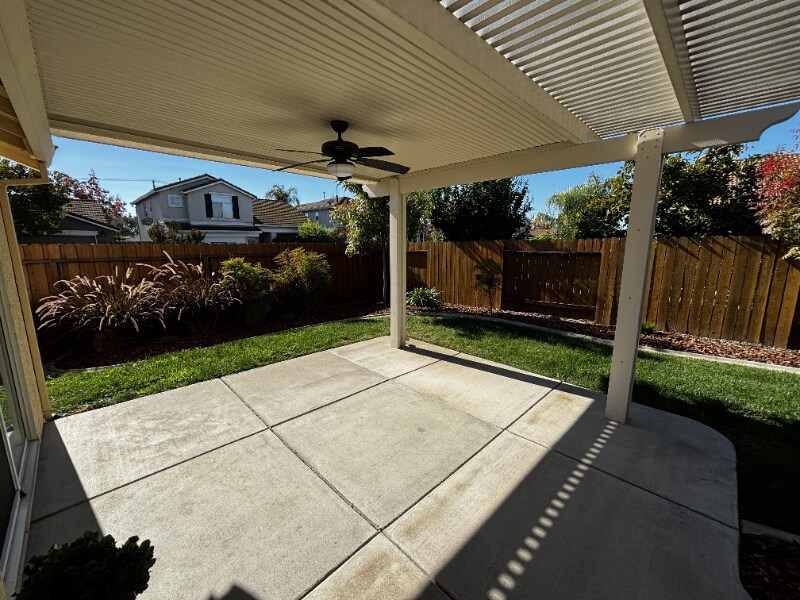 Building Photo - 8340 Lake Willow Way