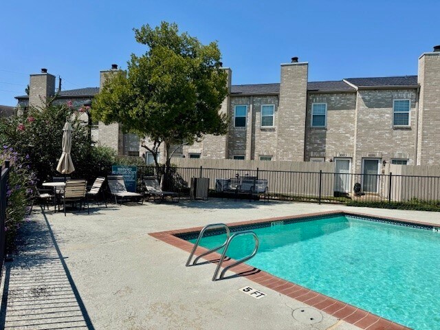 Building Photo - 8085 El Mundo St