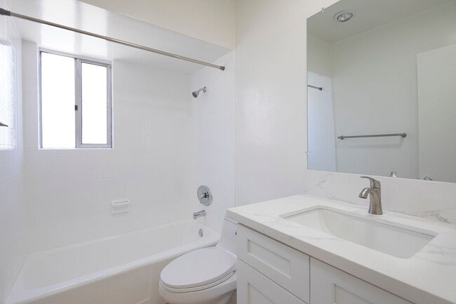 Building Photo - *OPEN HOUSE: 5/10 12-2PM* Spacious 1 BR in...