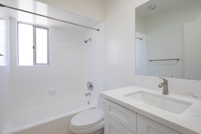 Building Photo - *OPEN HOUSE: 5/17 12-2PM* Spacious 1 BR in...