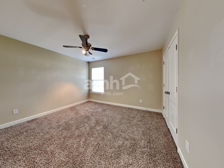 Building Photo - 117 Longford Dr