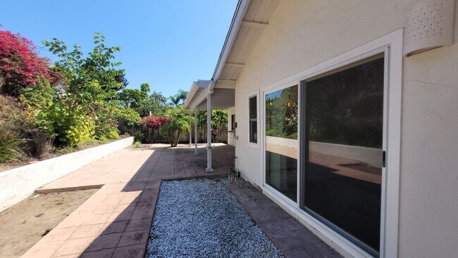 Building Photo - Beautifull 4 Bed 2 Bath In UTC Area