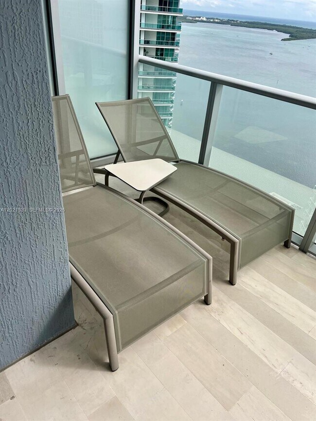 Building Photo - 1300 Brickell Bay Dr