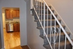 Building Photo - 37 Lindsay St