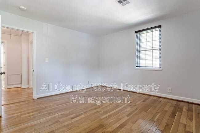 Building Photo - 2925 S Dinwiddie St