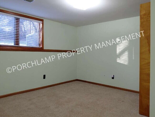 Building Photo - 587 Maryland Ave NE