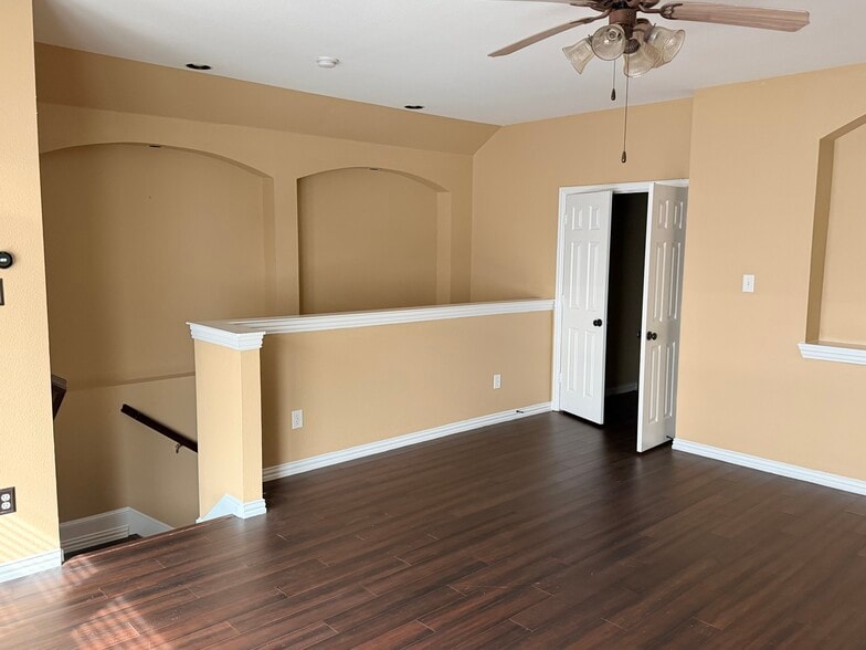 Building Photo - 10133 Sanden Dr