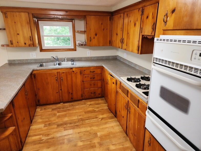 Building Photo - 601 Zimmer Ave