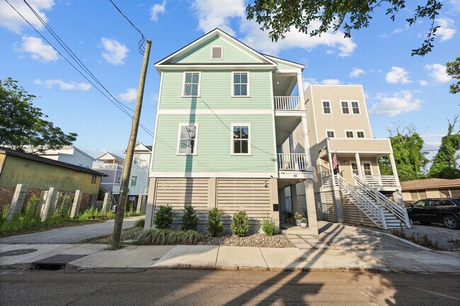 Building Photo - Elevated Charleston Charmer