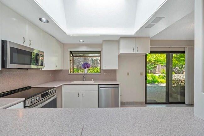 Building Photo - Beautiful 3-Bedroom Home in North Auburn's Sierra Foothills