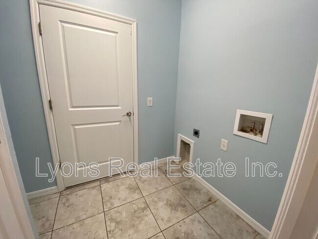 Building Photo - 18235 Eau Gallie Cir