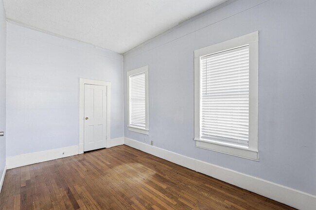 Building Photo - 516 Mill St