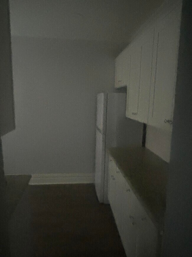 Building Photo - 173 W 48th St