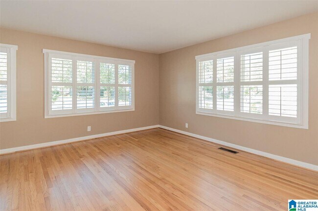 Building Photo - 615 Broadway St