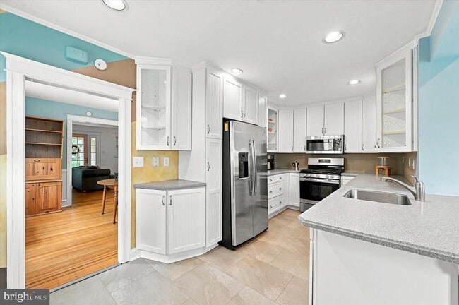 Building Photo - 610 Woodcrest Ave