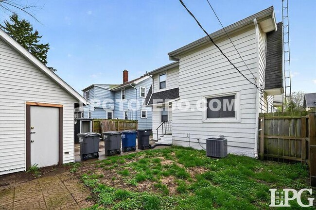 Building Photo - 4120 Parrakeet Ave