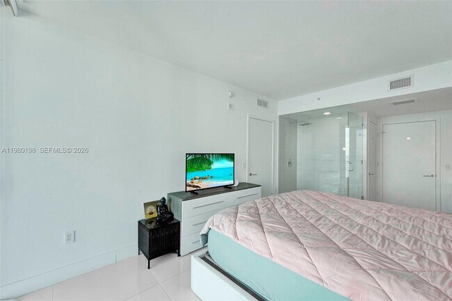 Building Photo - 460 NE 28th St