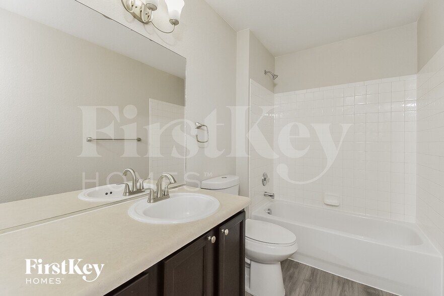 Building Photo - 6291 Scottsbluff Dr