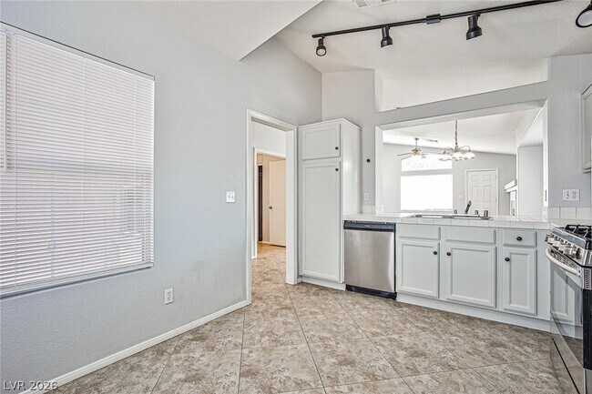 Building Photo - 3432 Meridale Dr