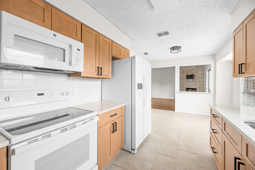 Building Photo - 4014 Richwood Cir