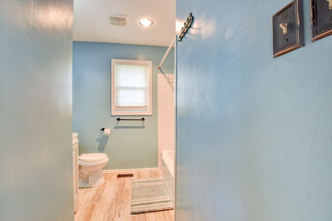 Building Photo - 609 Birch Dr