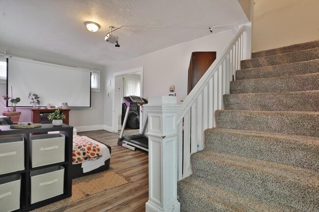 Building Photo - 1599 Mooberry St