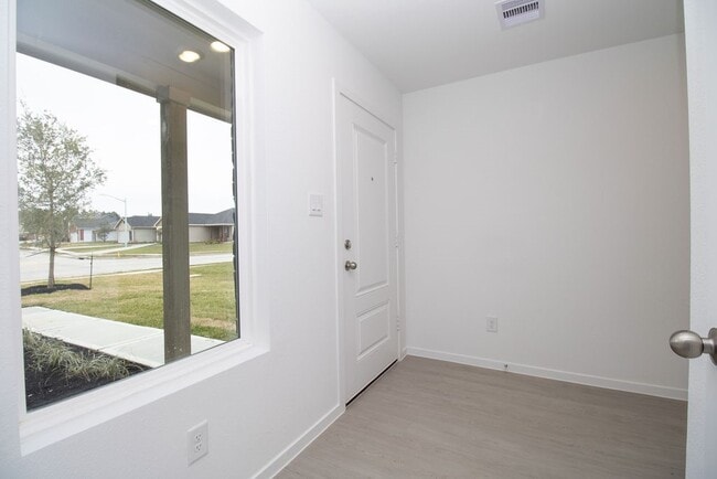 Building Photo - 2092 Cedar Way Dr