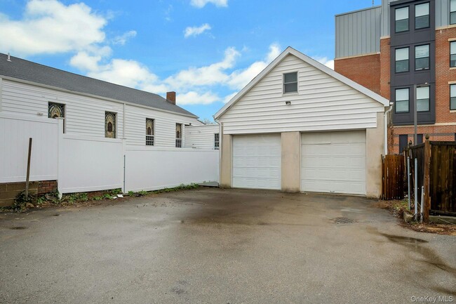 Building Photo - 25 S Washington St