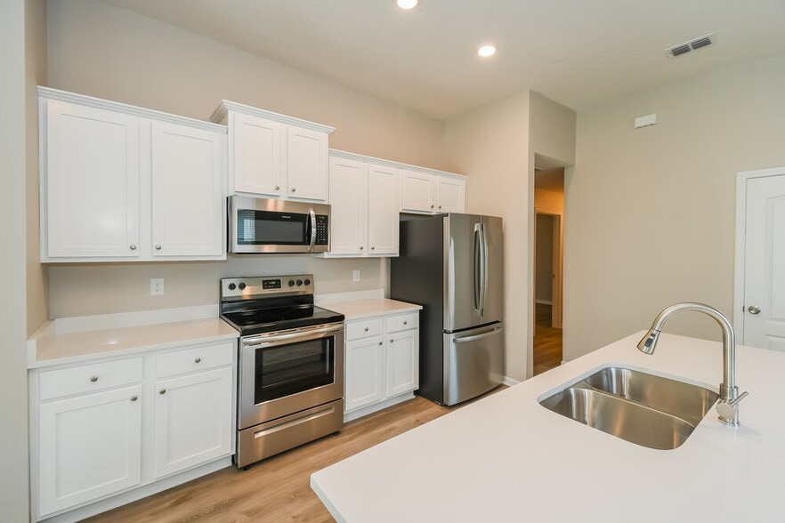 Building Photo - 8334 Cape Fox Dr