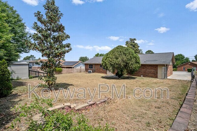 Building Photo - 3420 Linderwood Dr