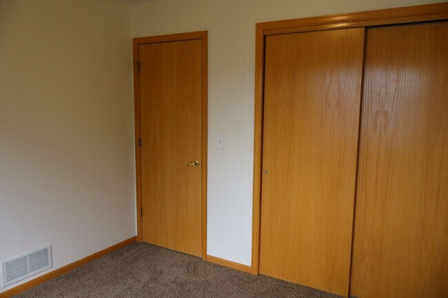 Building Photo - 625 Brewer Dr