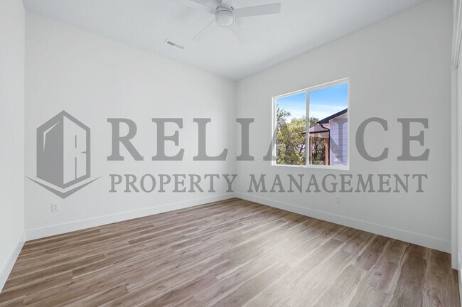 Building Photo - 607 Elmwood St