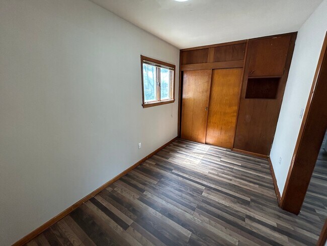 Building Photo - 3430 E 73rd St