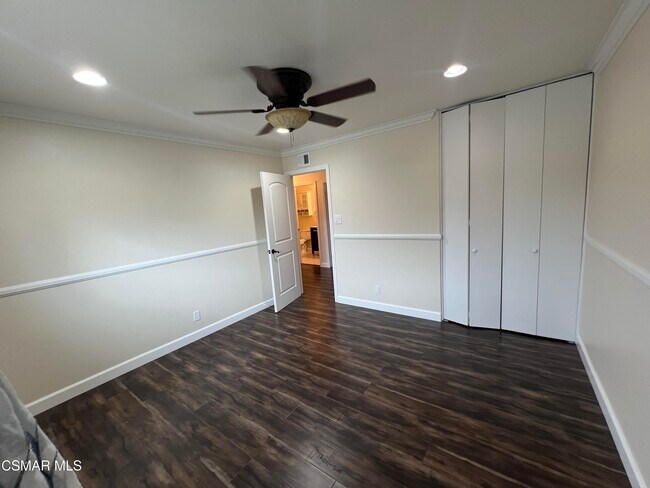 Building Photo - 334 W Avenida De Las Flores