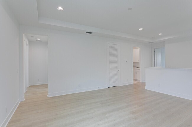 Building Photo - 13559 Artisan Cir