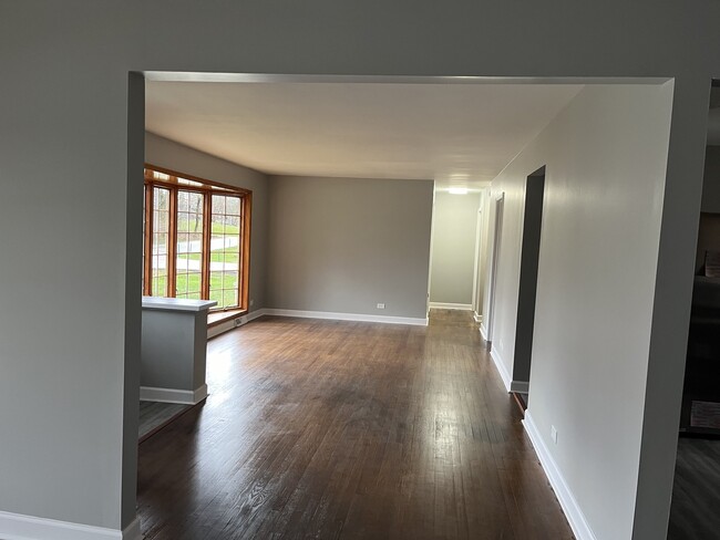 Building Photo - 144 N Maple Ave