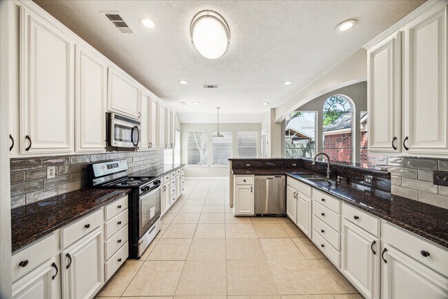 Building Photo - 17426 Little Riata Dr