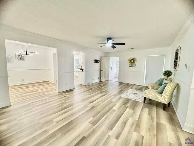 Building Photo - 2800 S Estates Rd