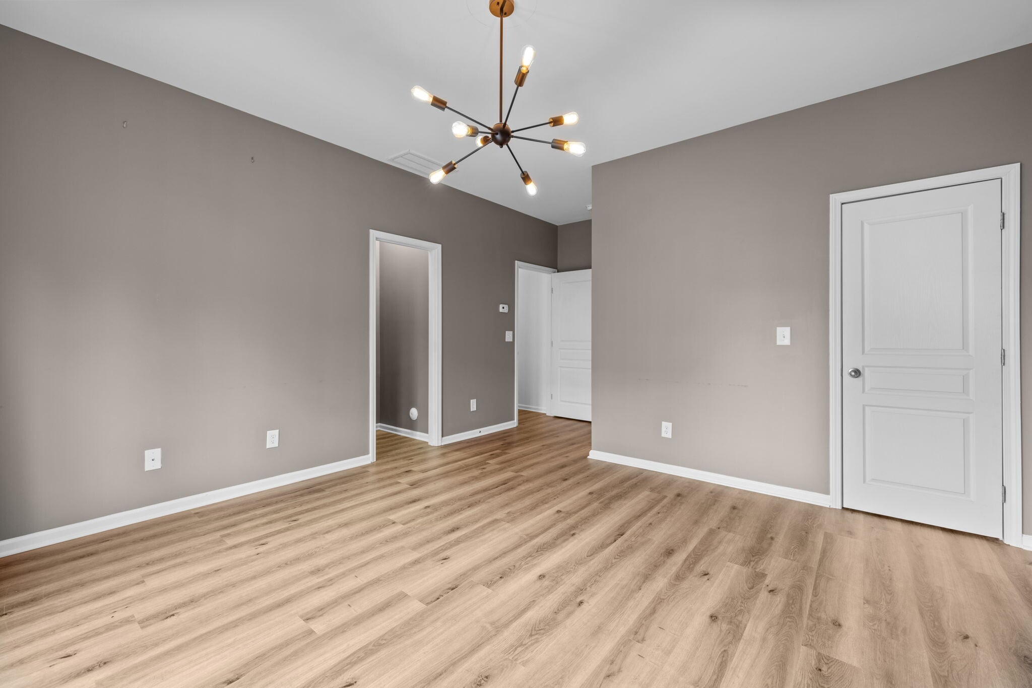 Building Photo - 10122 Glen Autumn Rd