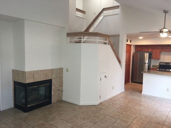 Building Photo - Updated End Unit 3 Bedroom Townhome