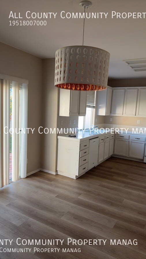 Building Photo - 42176 Chestnut Dr