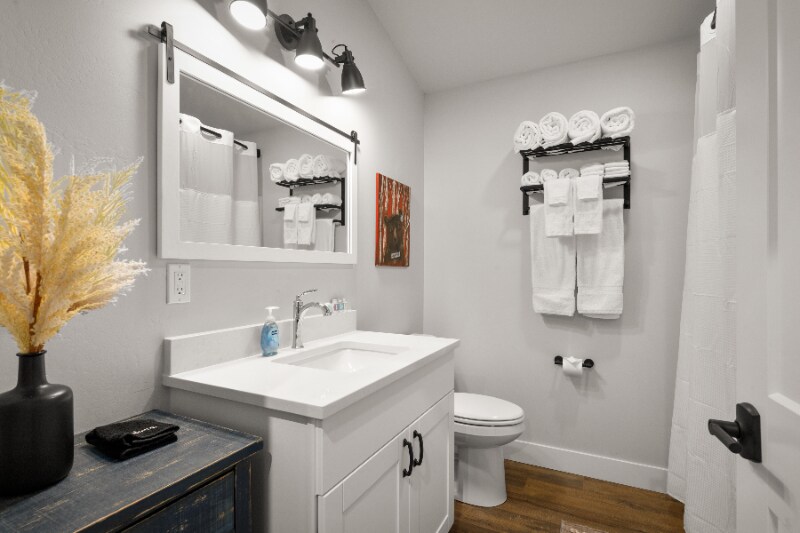 Building Photo - 916 Jensen Rd